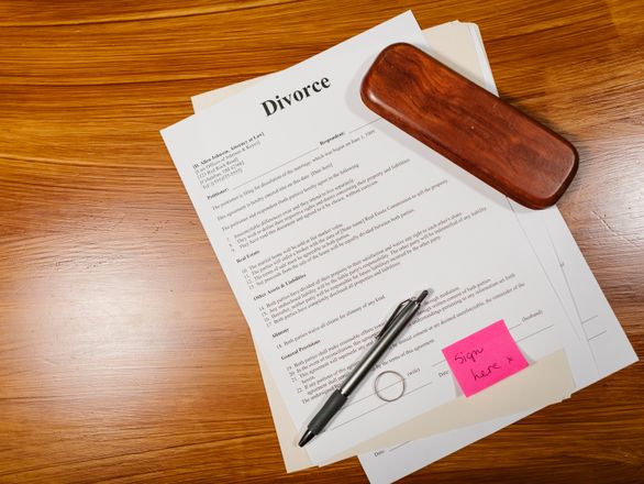 Divorces - séparations - huissier - avocats - ex conjoint