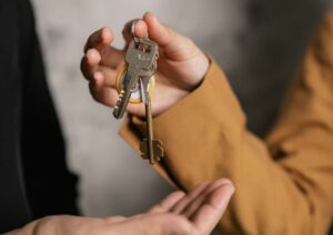 expulsion de locataire par un commissaire de justice