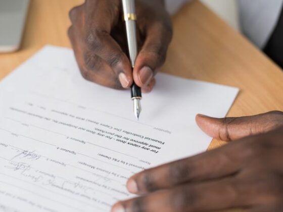 Signature d'un contrat de bail et versement du dépôt de garantie